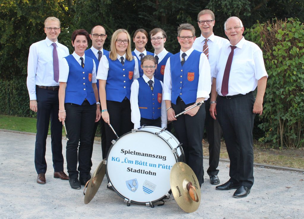 Die Vorsitzende Marlies Dapper (3. v. r.) bedankte sich im Namen aller Mitglieder bei den Vertretern der Sparkassenstiftung: Bürgermeister Helmut Könning (r.), Klaus Stachowski (2. v. r.) und Frank Poppenborg (l.).