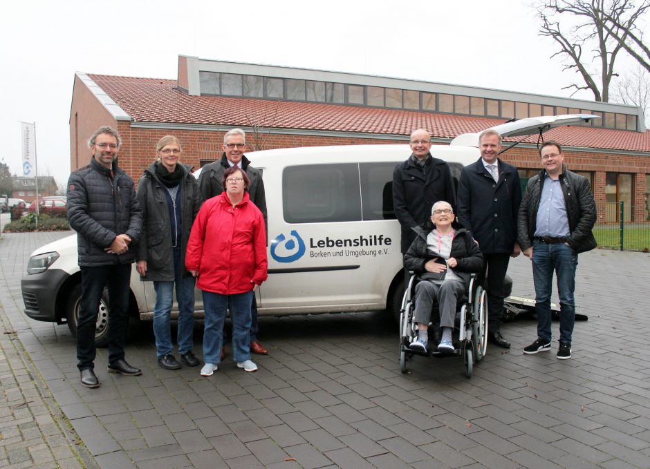 Lebenshilfe freut sich über neues Fahrzeug