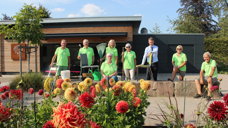 Sitzgelegenheiten für Dahliengarten